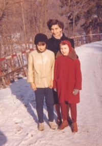 Lydia Mamulová with her sister and aunt from Hamburg, Bratislava, 1963