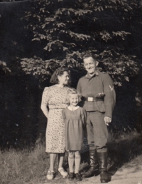 The Bensch family during World War II, father on vacation