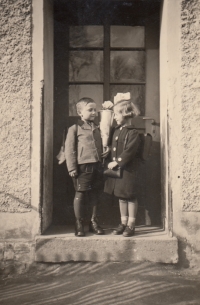 Rosemarie Bensch and cousin Hary Franz go to first grade in 1940