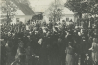 Joint funeral after the end of the war in Trhová Kamenice on the square