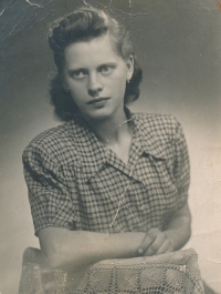 Jarmila Vítovská v roce 1947, 17 let