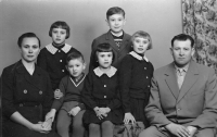 Family photo taken in 1961, the witness as the eldest of the children standing in the back row