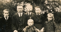 Grandparents Peštovi with children (father on the left)