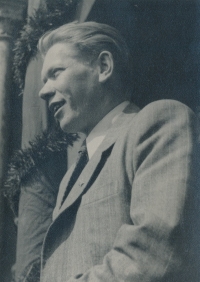 Josef Smrkovský kdesi na tribuně (bez data, patrně 1945-48)