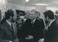 Josef Smrkovský s účastníky expedice Lambaréné (1968)