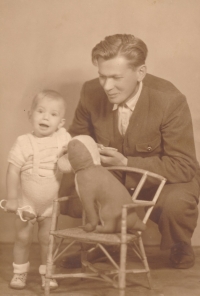 Kateřina s otcem Josefem Smrkovským (28. 8. 1948)