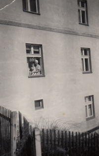 Jan Hradecký with mother in the window, Hraničná, summer of 1948