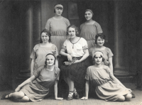 Mum of the witness, Pavla in Sokol, Pavla on the top right, below her is her sister Helena, Komárno, Slovakia, 1932