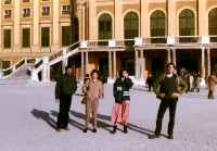 Želmíra Živná second from the left, children Lucie and Pavel, on the left an emigrant Jan Louček, with whom they went on trips after emigrating to Austria, Vienna, Schönbrunn Castle, 1984