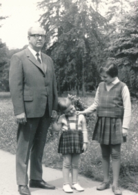 Kitty Pavelková's husband Jiří Pavelka with children, 1970s