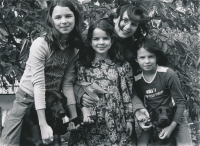 Klára Formanová with daughters, 2005