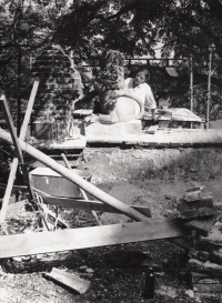 Jana Pešková at work, Český Krumlov, 1986-87