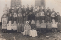 Schoolchildren from Rovensko and in the middle the teacher Florescu, 1934