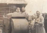 Women from Rovensko and seasonal work on the "rush", when the grain was separated from the chaff, 1960s-1970s