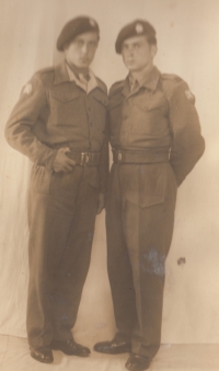 Father Vilém Dedecius (right) at the end of the war, when he liberated Czechoslovakia in the Allied army