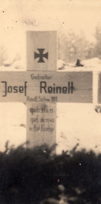 Grave of grandfather Josef Reinelt