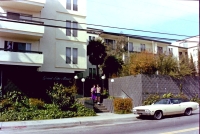 Želmíra Živná with her daughter Lucie in front of their first flat in the USA, 1985