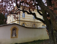 In the garden, under a gnarled tree, there is a relief of King David, the patron saint of musicians, with whom Kraslice has been inextricably linked for centuries.