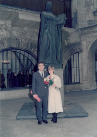 František Pelc with his wife Iveta after receiving his doctorate from Charles University in 1986