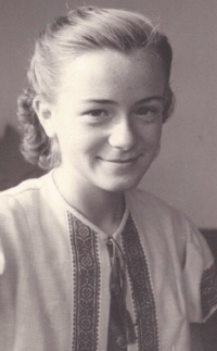 Vlasta Skřičková during the war wearing a blouse called "savoir-faire", which was a demonstrative expression of Slavic pride at the beginning of the war