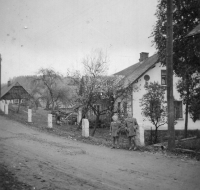 The sisters, the older Zdeňka and the younger Dáša, the Čurdas during the war