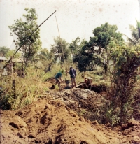 Tradiční těžba safírů, Laos, 1985