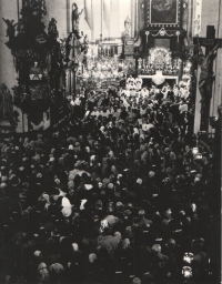 Bishop Josef Hlouch in the pulpit on the occasion of his return to České Budějovice on 19 June 1968