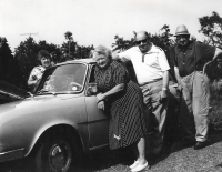 Stanislav Pilík's stepfather Zdeněk Brabec (in the middle in white shirt), and the mother of the witness standing on the opposite side of the car, 1970/1971