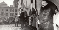 Jan Vondrouš (in the front) together with Michal Beneš (at the microphone), Jiří Vlach (first on the right), Richard Salzmann and others, celebrating the admission of Český Krumlov to UNESCO, 1992