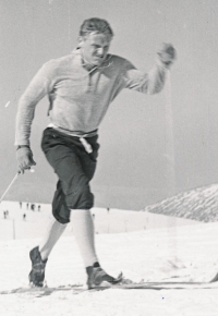 Bohumil Janoušek v zimní sezoně 1958/59 na soustředění Institutu tělesné výchovy a sportu v Krkonoších