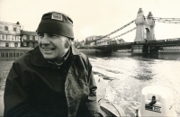 Bohumil Janoušek in 1972 during the training of British rowers on the river Thames. In the background is London's Hammersmith Bridge