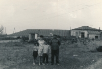 Vlasta Najmanová with children in Reflektor, 1969