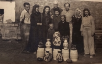  Jan Tvaroh with employees of the ceramic workshop, 1940s