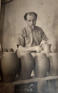 Jan Tvaroh st. in the ceramic workshop in Nová Ves No. 47, 1940s