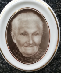 Grandmother Antonie Skotalová, photo from the family grave