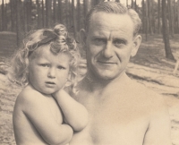 Ludmila Cibulková as a little girl with her father Jan Kabát at the Stone Pond in Pilsen, 1945