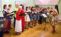 Witness (left) at a choir rehearsal in Duchcov in 2023