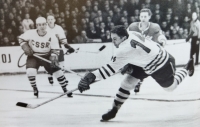 Václav Nedomanský in the second half of the 1960s in a game against Canada. Josef Černý is shooting at the goal, on the left, Oldřich Machač behind him