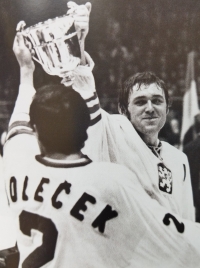 Václav Nedomanský (right) with goalie Jiří Holeček with the World Champions Cup , won in Prague 1972