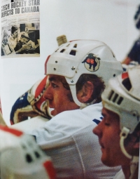 Václav Nedomanský (left) as a player in the WHL North American Professional Hockey League in a Toronto Bulls jersey, 1974/75 season