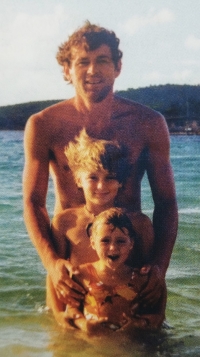 Václav Nedomanský with his son Vasek and daughter Victoria (below) in the first half of the 1980s