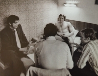 Václav Nedomanský during the 1972 World Championship in Prague, when the actor Martin Štěpánek (left) visited the players. Sitting on the right is Václav Nedomanský's teammate Jiří Holík