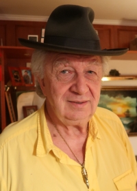 Jaroslav Javorský wearing the "freedom hat", 2022
