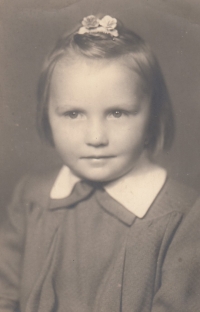 Jiřina Kozáková at the age of 5, 1954