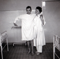 Anna Žátková with a patient / hospital in Ostrava-Zábřeh, Syllabova Street / second half of the 1950s