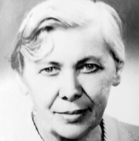 Maminka pamětnice Anna Bernardová (23. 4. 1899 – 10. 3. 1989), rozená Brožková, narodila se v Chuchelně, byla pracovitá a schopná, vychovala šest dětí