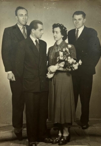 Wedding photo of the witness from 1953, newlyweds with witnesses