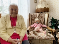 With her great-granddaughter Zuzanka, a visit to the St. Elizabeth Home in Pilsen, Slovany, 2021