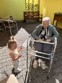 With her great-granddaughter Aneta, a visit to the St. Elizabeth Home in Plzeň na Slovanech, 2022