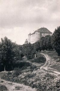 Zámeček Vinařice u Mladé Boleslavi, který patřil Novákovým, 30. léta 20. století